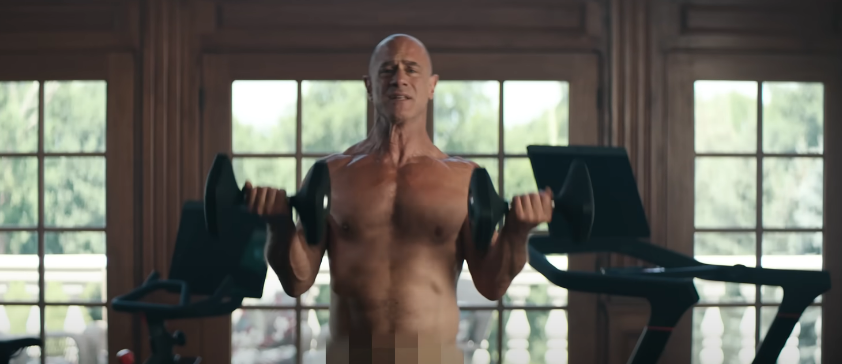 Detektiv iz serije 'Zakon i red' u reklami se pojavio potpuno gol: Pokazao kako vježba s utezima