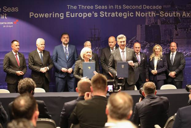 Dubrovnik: U sklopu Inicijative triju mora potpisan sporazum u području energetike, prometa, tehnologije, financija i porezne politike