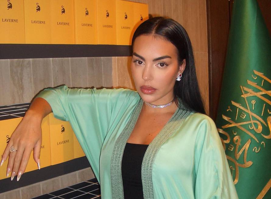 Iranske novine 'fotošopirale' su ovu fotku zbog Georgine. Vidite li zašto? 'Jako će se uzrujati!'