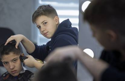 VIDEO Leon iz Osijeka ima samo 13 godina i najmlađi je osječki frizer: 'Želim biti pravi barber...'