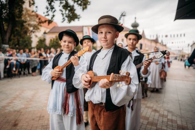 Dječje vinkovačke jeseni: Spoj folklora i slavonskih pjesama