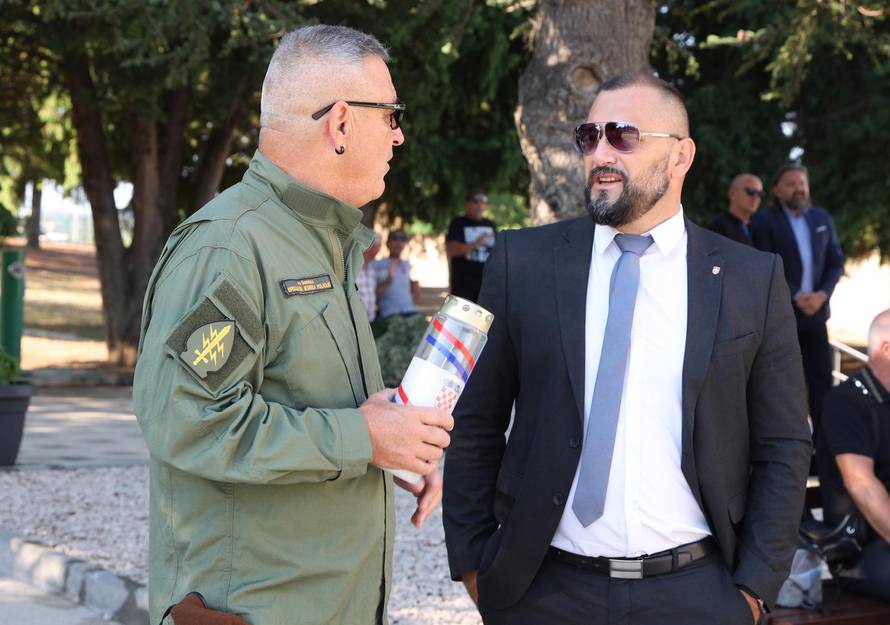 Šibenik: Položeni vijenci i zapaljene svije?e povodom obljetnice Oluje
