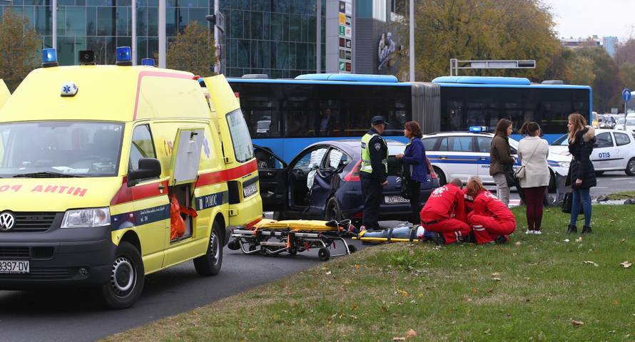 Sudarili se vatrogasni kombi i auto, ozlijeđeno je četvero ljudi