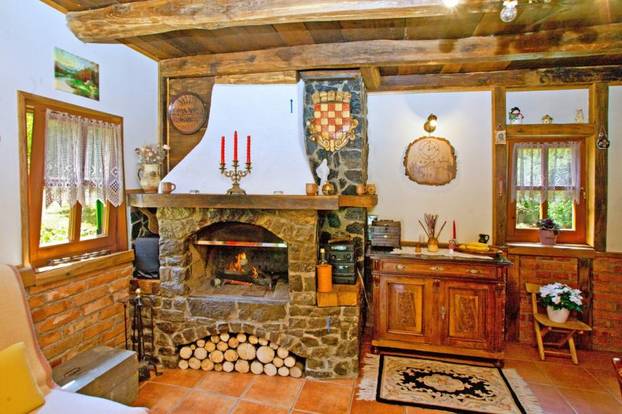 Drvena kuća u Gorskom kotaru izgleda kao iz bajke, ali vrijedi li više od pola milijuna eura?