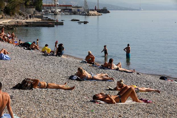 Rijeka: Gradska plaža na Kantridi puna je kupača