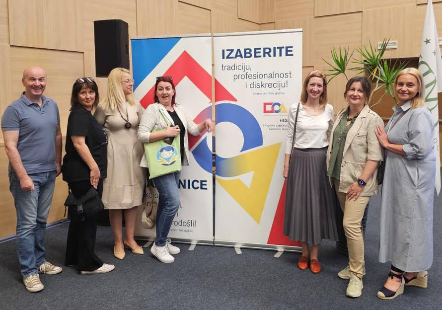 Učitelji iz regije u Vodicama, oni iz Srbije nam kažu: Ignorira nas vlast, veće plaće imaju u  C. Gori