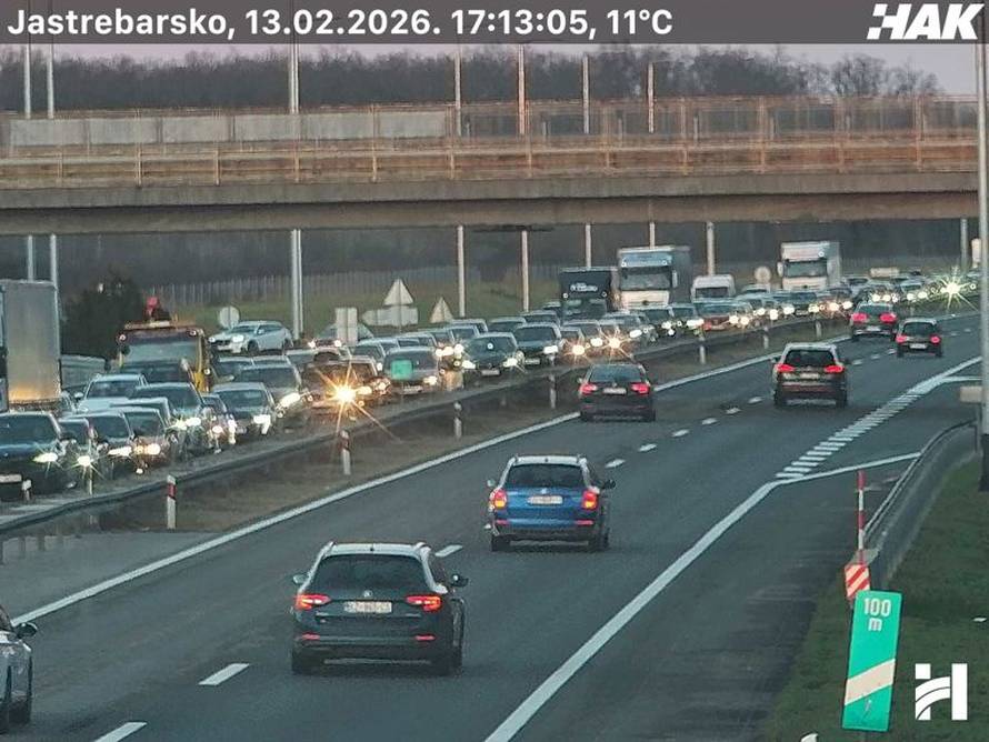 FOTO Ogromne gužve na A1 kraj Draganića, vozači stoje više od sata. Policija: Rutinska kontrola