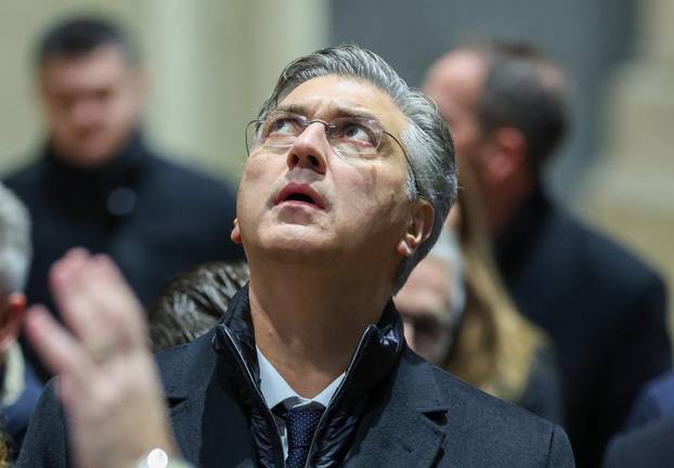 Zagreb: Andrej Plenković i mons. Dražen Kutleša obišli i razgledali obnovljenu unutrašnjost katedrale