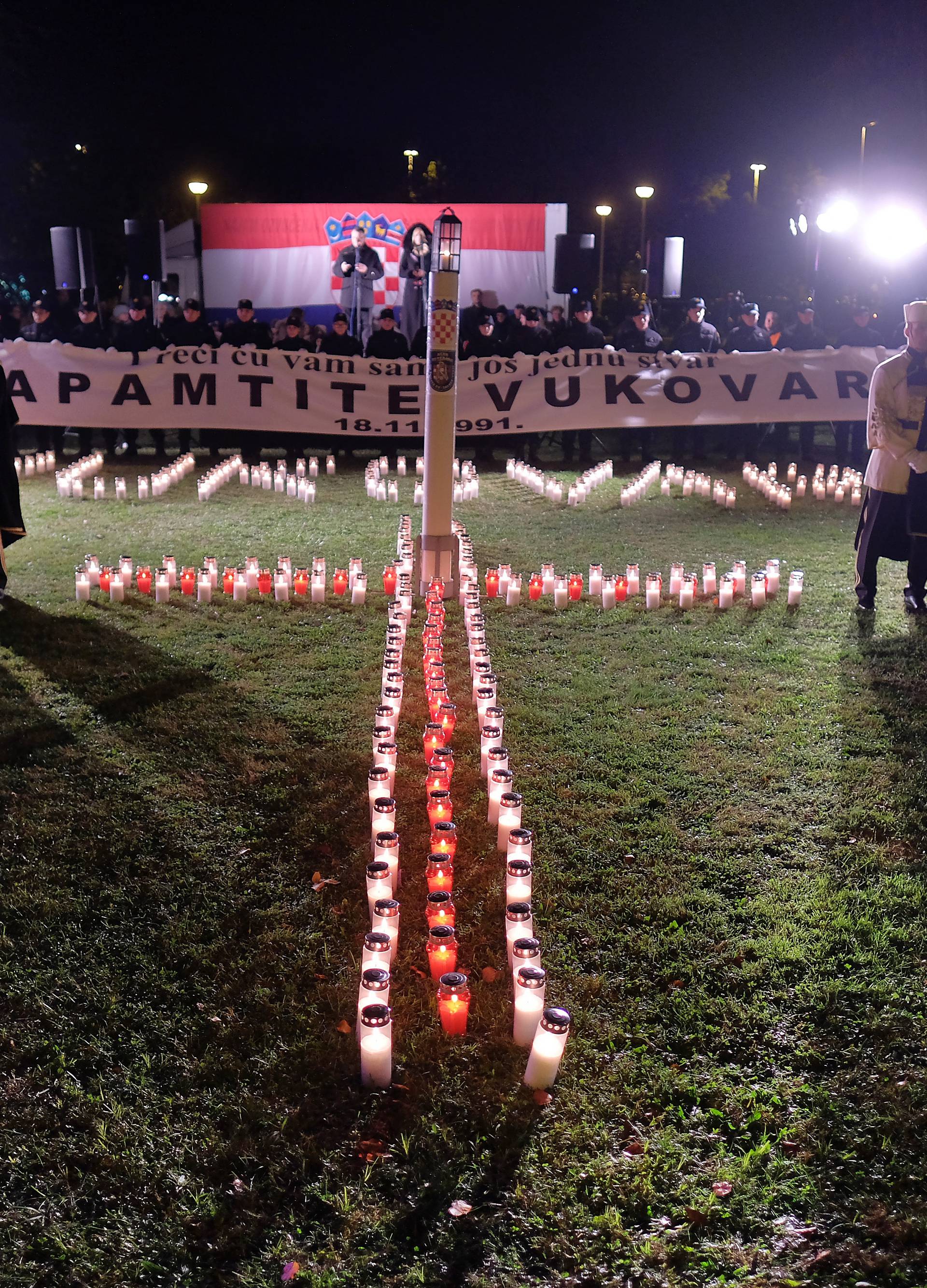 Zagreb: DuÅ¾ Vukovarske upaljene svijeÄe povodom obljetnice pada grada heroja