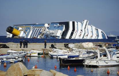 Zbog nepažnje kapetana Costa Concordia nasukala se u Italiji