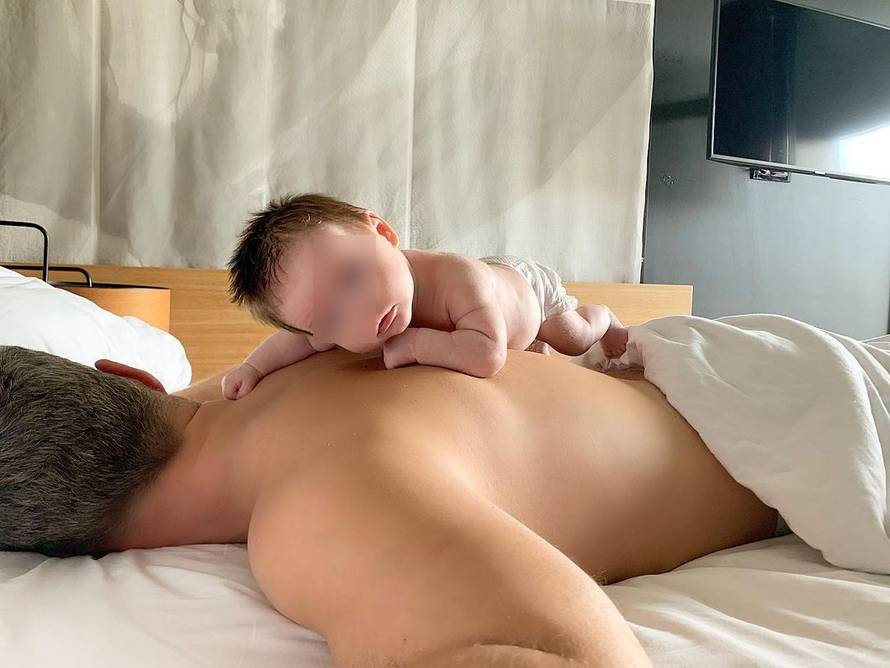 Bloom je na prvom odmoru, leži na tati Nenadu: Kako je meden!