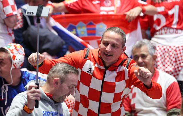 Malmo: Navijači na tribinama prije utakmice Hrvatske protiv Slovenije u drugom krugu EHF Europskog prvenstva
