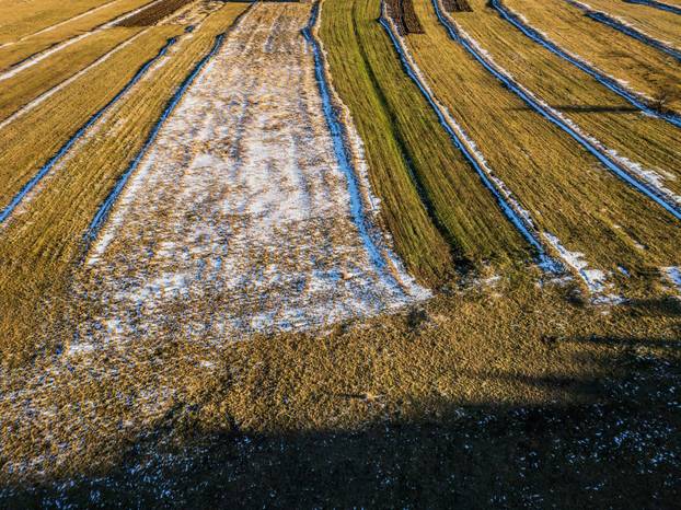 Pogled iz zraka na Park prirode Blidinje i zaleđeno jezero