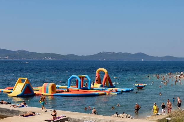 Zadar: Velik brok kupača na zadarskim plažama