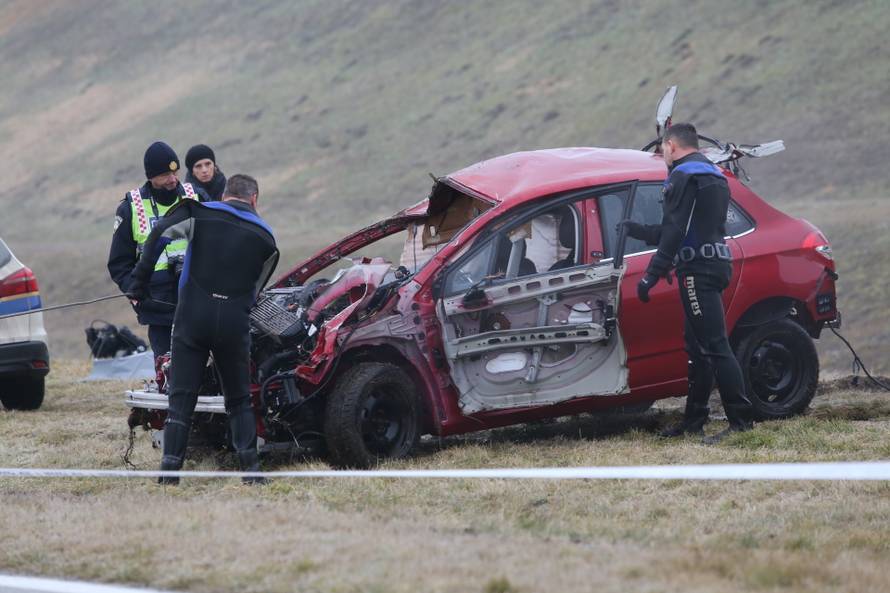Odvezao je prijatelje kućama pa sletio u kanal i preminuo