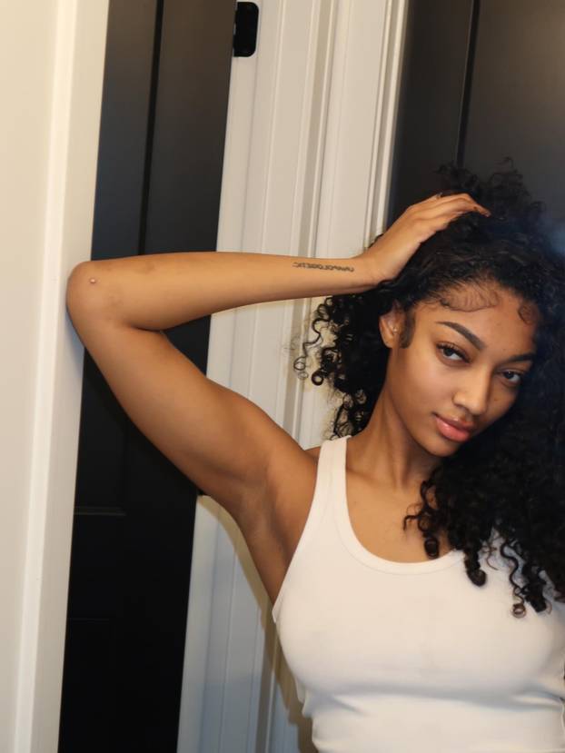 FOTO Dominira u sportu, bori se za prava žena i nosi revije. Ona je definicija košarkaškog anđela