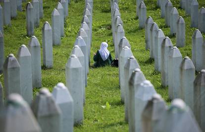 Liječnik iz Brčkog uzidao kosti ubijenih u Srebrenici u fontanu, otkrili ostatke još jedne žrtve