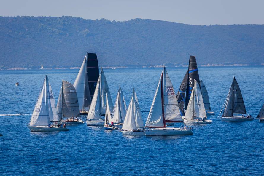 Split:  Pogled sa Sustipana na start Mrduljske Regate