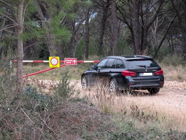 FOTO 'Ma tooo, tu ga ostavi!' Ovo su neka od najgorih parkiranja u Hrvatskoj