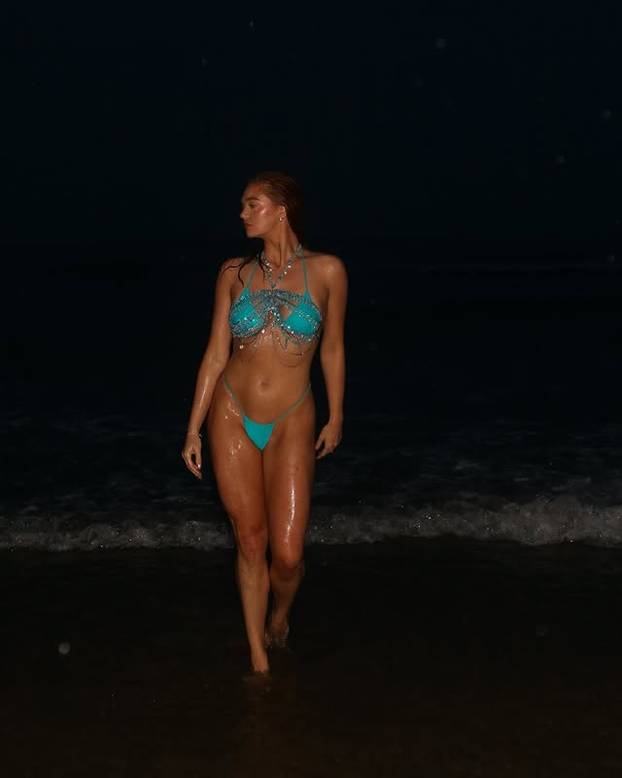 FOTO Misica iz Britanije: Previše sam zgodna i uspješna pa mi muškarci uopće ne prilaze