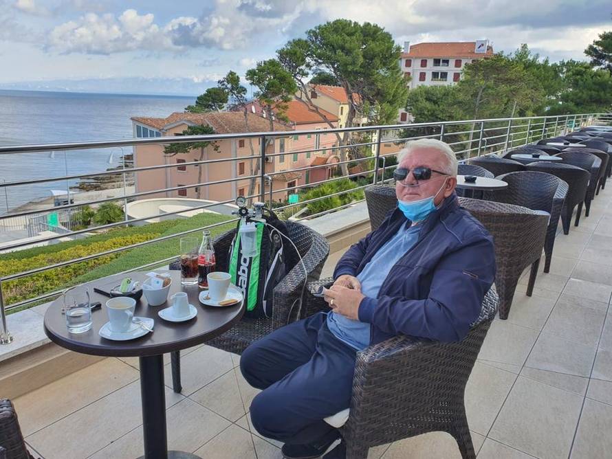 Đakić se oporavlja od korone: 'Nosim sa sobom ruksak s kisikom, ne mogu sam disati'