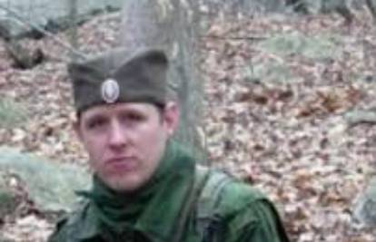Zatvorili škole zbog ubojice u srpskoj uniformi, nisu ga našli