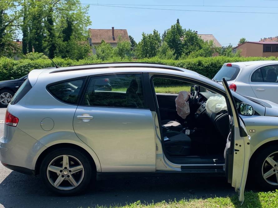 VIDEO Sudar na Aleji Bologne, stup pao preko tri trake: 'Clio je pobjegao, a BMW ga je lovio!'