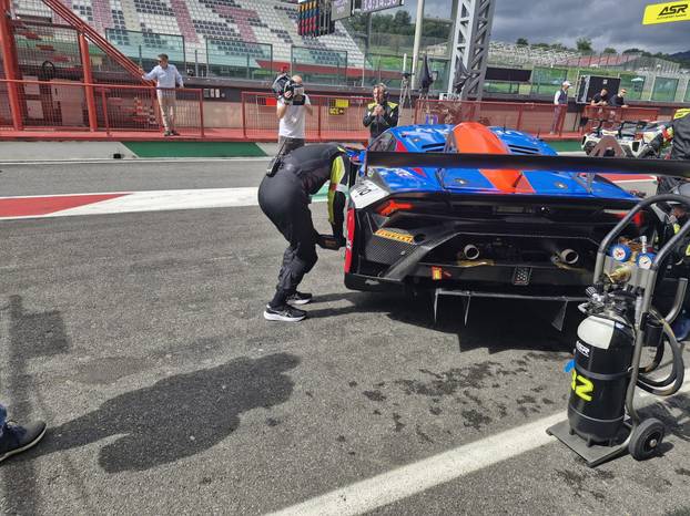 FOTO 24sata na utrci u Italiji. Pogledajte spektakl s hrvatskim vozačem za volanom Huracana