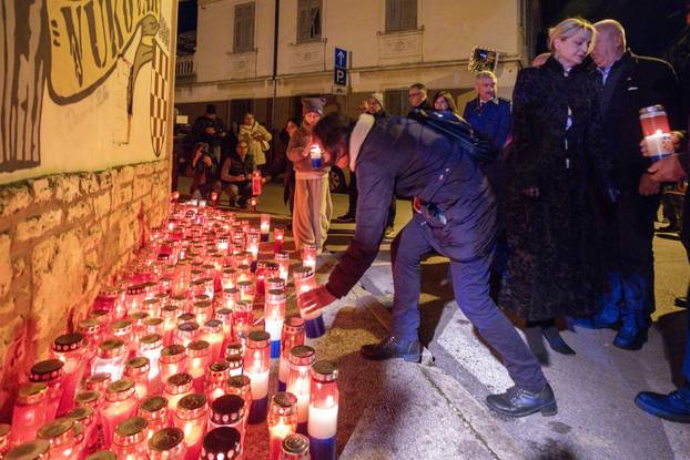 Pula: Održan mimohod u povodu obilježavanja Dana sjećanja na žrtvu Vukovara i Škabrnje