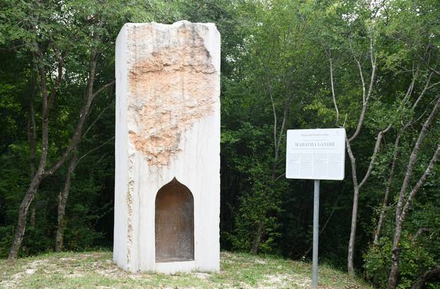 Skulpture u Balama posvećene mnogim poznatim genijalcima