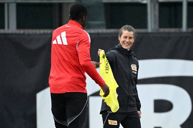 1. FC Union Berlin Training -  Interim coach Marie-Louise Eta leads training session