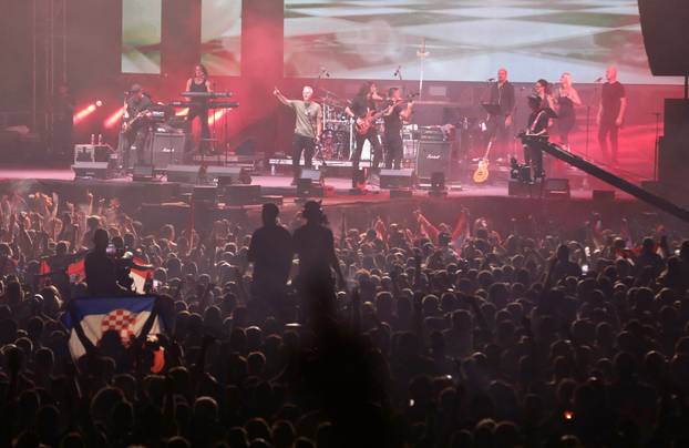 Dugopolje: Thompson održao koncert na prepunom stadionu Hrvatskih vitezova