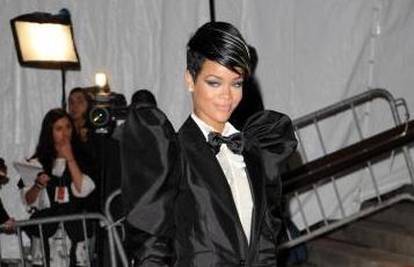 Rihanna je otkazala prvu gažu poslije premlaćivanja