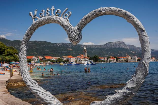 Kaštel Stafilić: Gužva na plaži Gabine