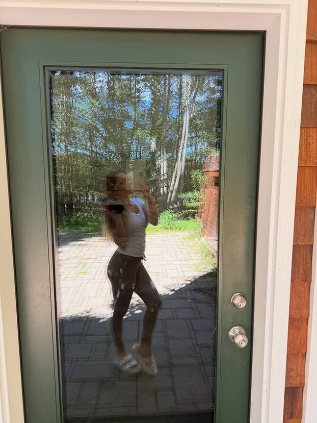 FOTO Ovo je najseksi pekarica koju ćete danas vidjeti: Mijesi tijesto i osvaja izgledom