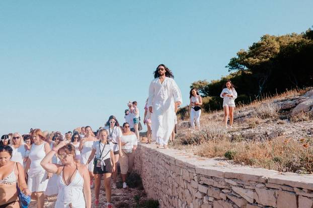FOTO Djevice su htjele izgubiti nevinost na našem otoku, vole ga swingeri, a Leto doveo 'kult'