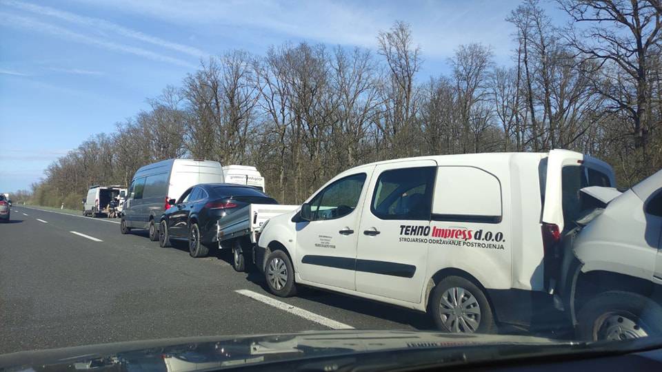 FOTO Kaos kod Karlovca: Sedam vozila sudjelovalo u lančanom sudaru, ima više ozlijeđenih