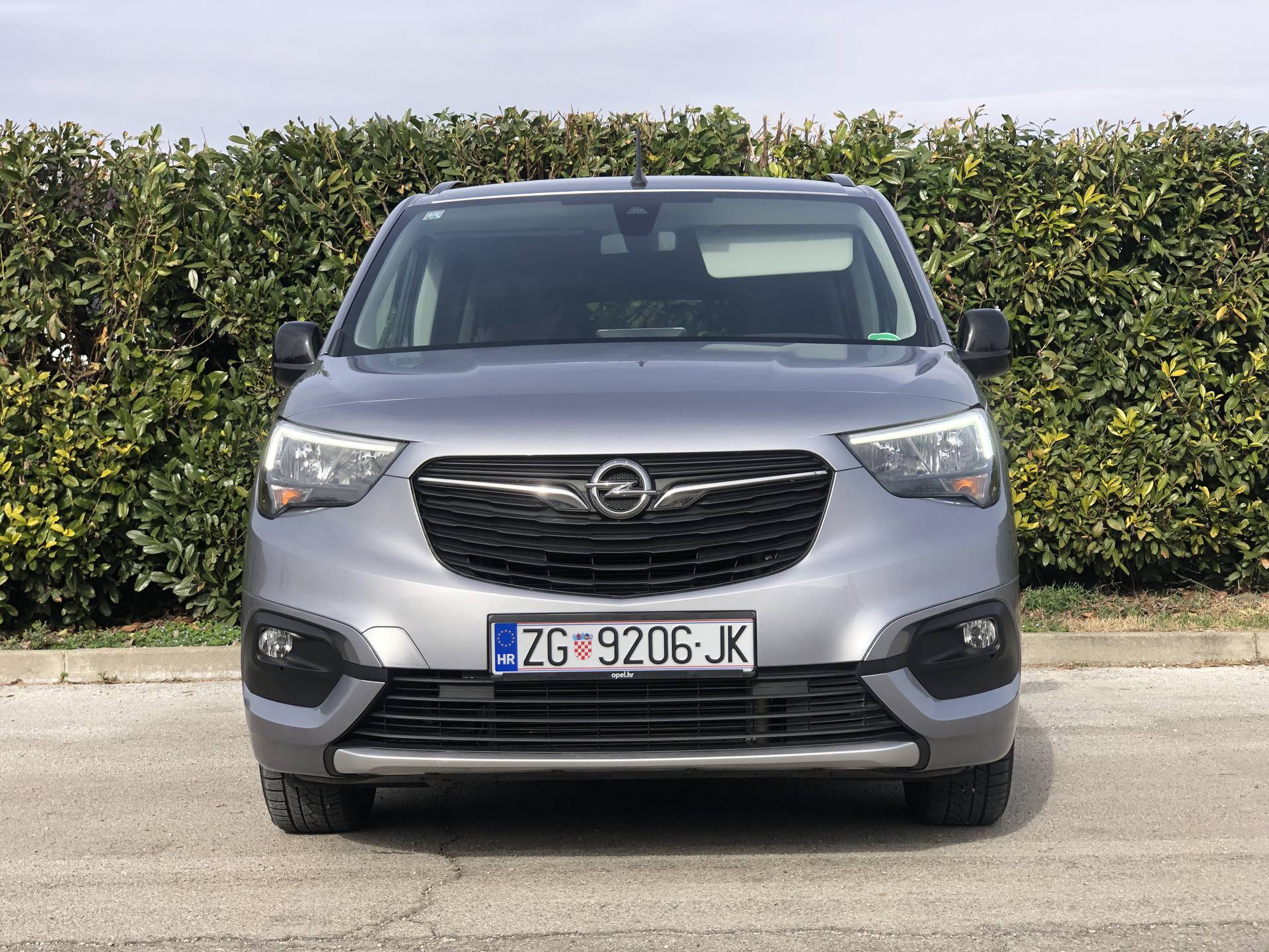 Test Opel Combo-e Life: Dobar gradski obiteljski auto, ali...