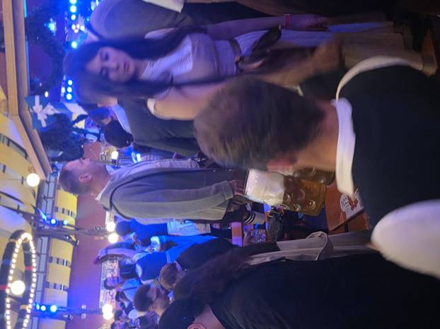 FOTO 24sata na Oktoberfestu:  Evo koliko košta krigla pive!