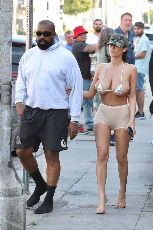 FOTO Bianca i Kanye opet su sve šokirali: Došli u Španjolsku, a ona je šetala okolo polugola!