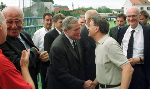 Imam osjećaj da će sada doći... Jedini ga nisam zvao s ona četiri slova koja ne mogu ni izgovoriti