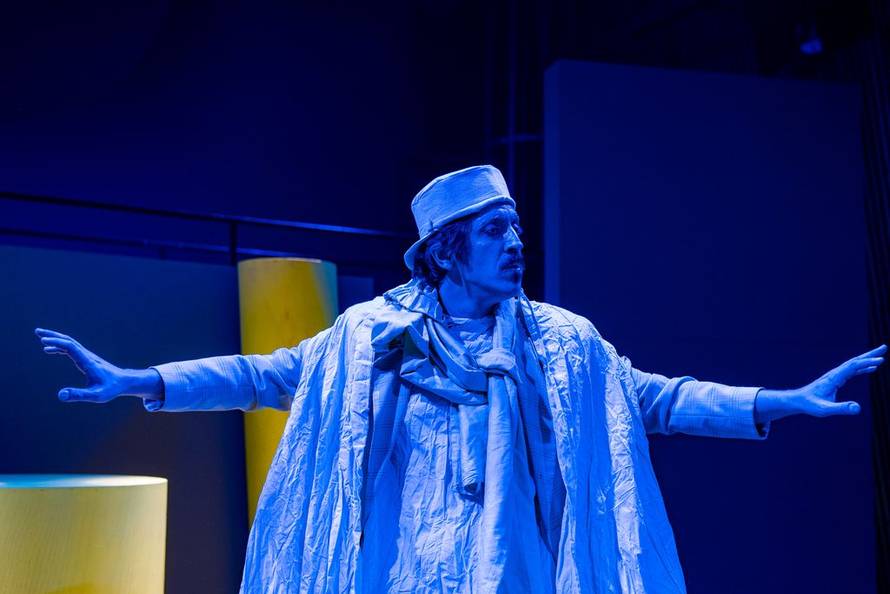 Znate li tko je ovo? Godinama je već u braku s našom glumicom