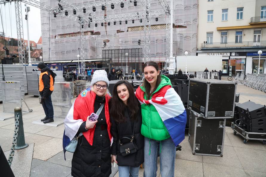 Zagreb: Prvi navijači okupljaju se na glavnom Trgu uoči svečanog dočeka rukometaša 