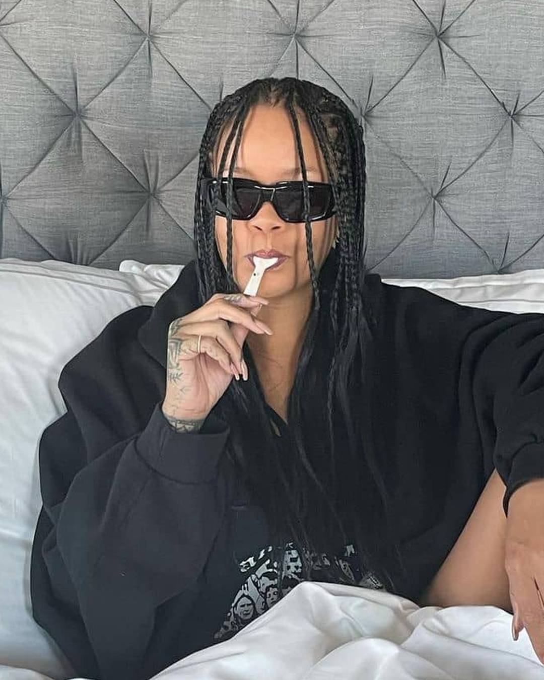 Rihanna se počastila kavijarom u krevetu nakon što se njezin parfem rasprodao u par sati