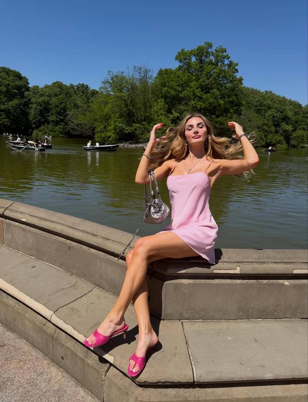 FOTO Možda ste ju sreli... Bujna influencerica posjetila Jadran: 'Ja sam u Hrvatskoj, a vi niste'