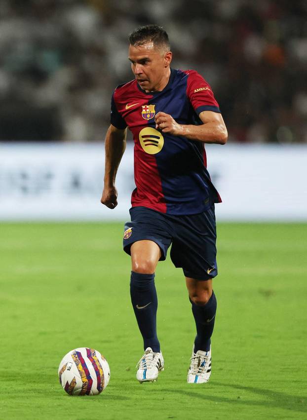 Real Madrid Legends vs FC Barcelona Legends