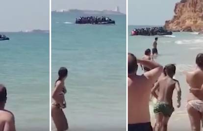 Turisti gledali u čudu: Na plažu stigli migranti i počeli bježati...