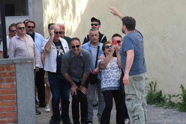 Bjelovar: Glumci u sklopu BOk festivala sami su bili eksponati u izlogu namještaja San