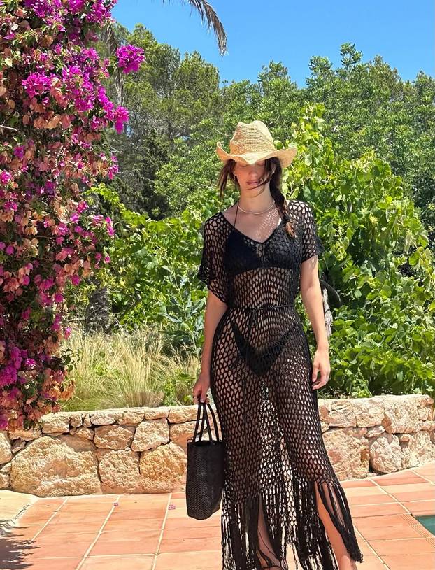 FOTO Svi gledali u njen dekolte! DiCaprijeva bivša cura pojavila se bez grudnjaka, pogledajte...