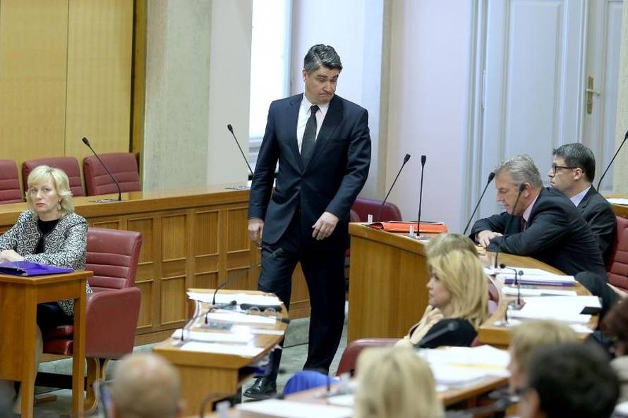 Pala Vlada: Oreškoviću sa 125 glasova izglasali nepovjerenje